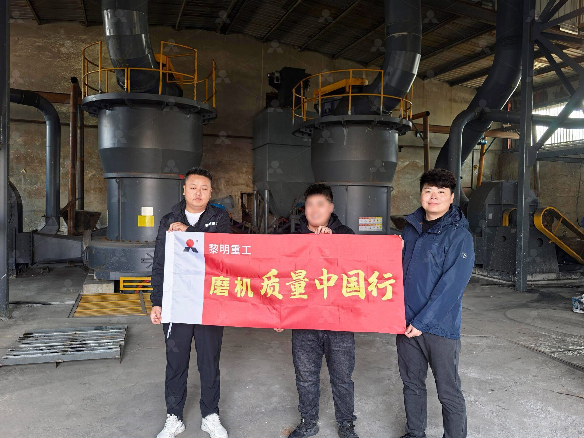 LM立式辊磨机在巴西长石制粉项目现场全景图