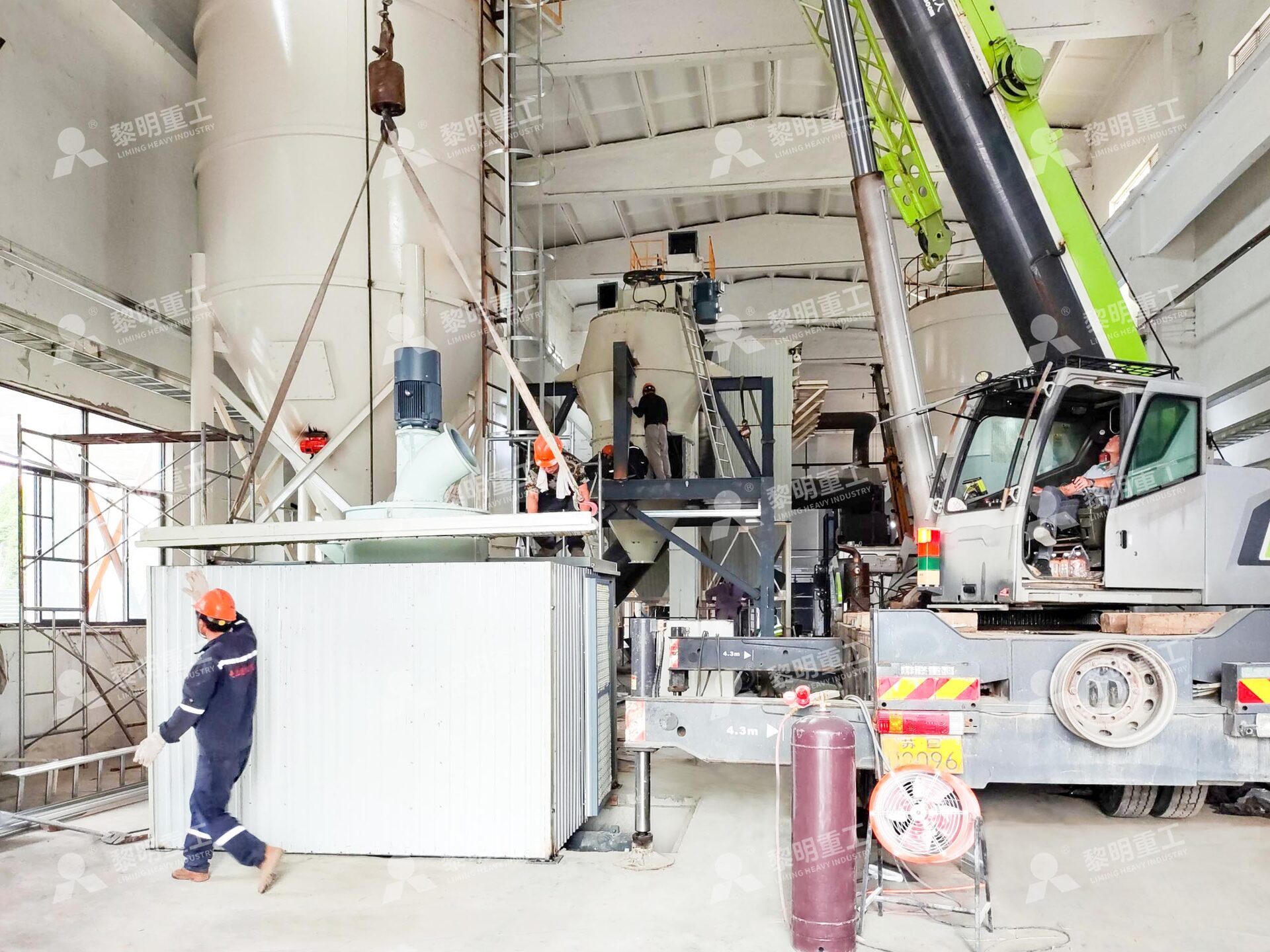 MW环辊微粉磨内部多环辊研磨原理示意图