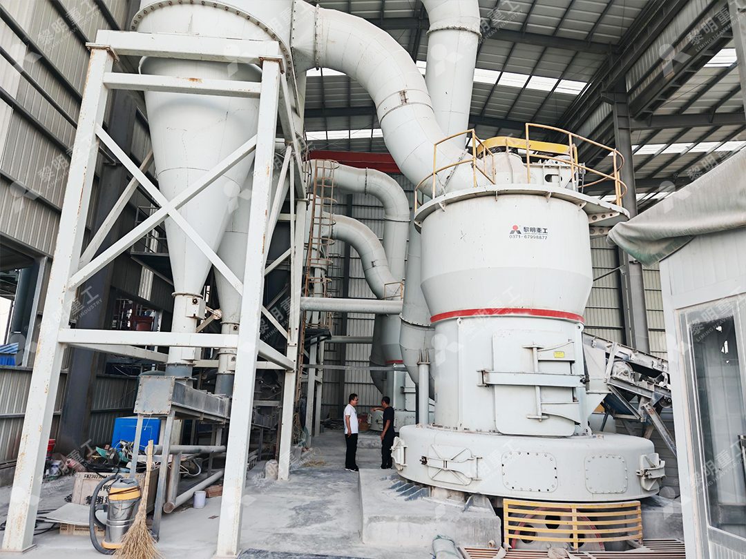黎明重工现代化河卵石加工生产线全景，设备布局紧凑有序
