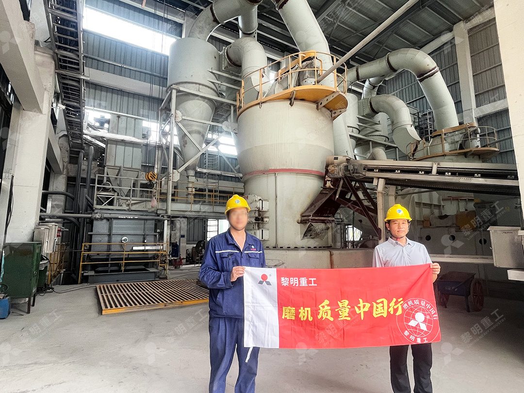 黎明重工工程师在客户现场进行设备巡检与维护指导