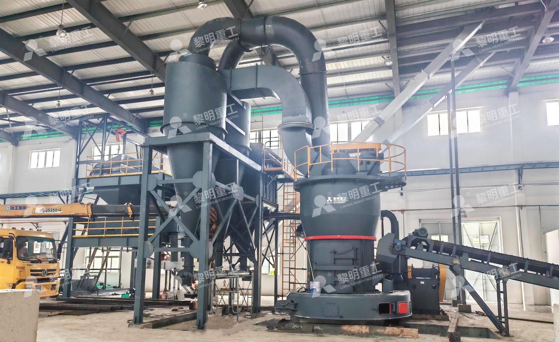 黎明重工工程师团队在客户现场进行设备调试与技术交流
