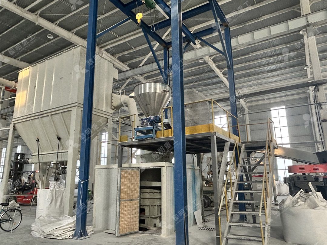 MW环辊微粉磨主机外观，展示其紧凑的集成化设计