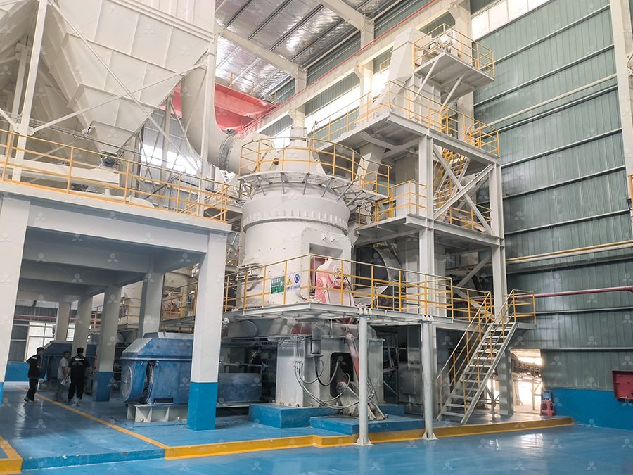 黎明重工LM110M立磨在煤粉制备车间的整体外观，设备紧凑，管道布局整齐