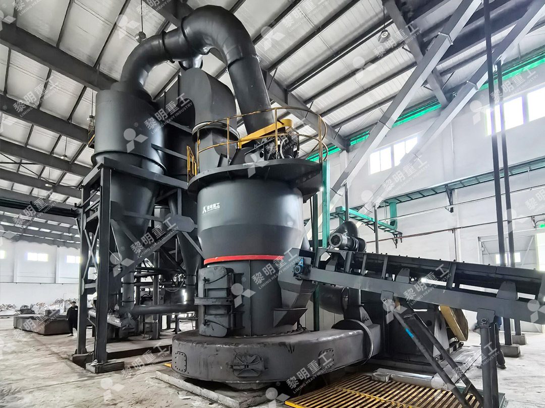 黎明重工工程师在现场为客户提供技术指导