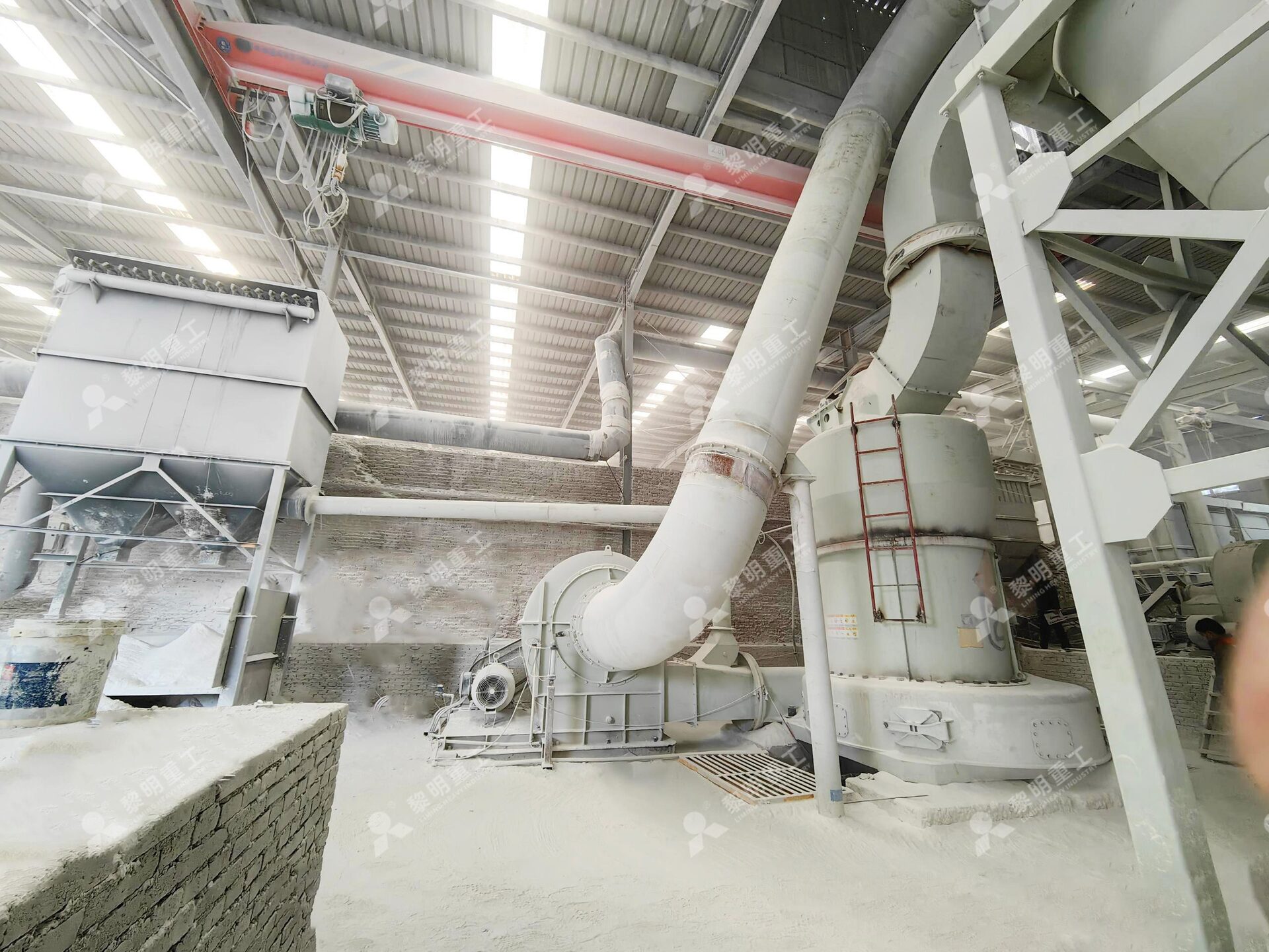 黎明重工现代化生产基地全景，展示其强大的研发制造实力