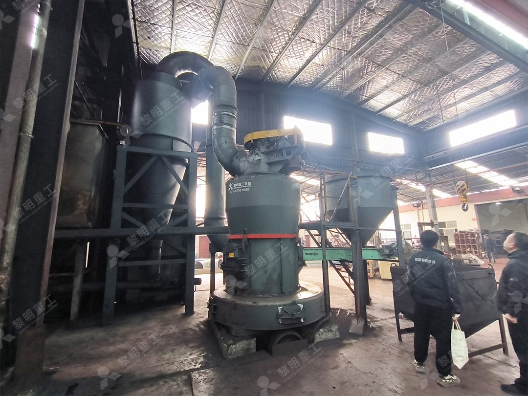 黎明重工现代化生产基地全景，展示其强大的研发制造实力与规模