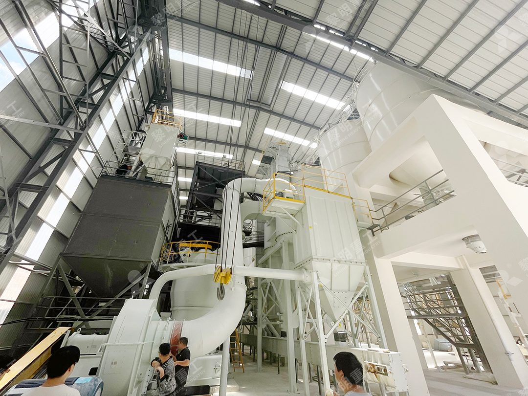 由MTW系列欧版磨粉机加工产出的高品质膨润土粉体成品展示