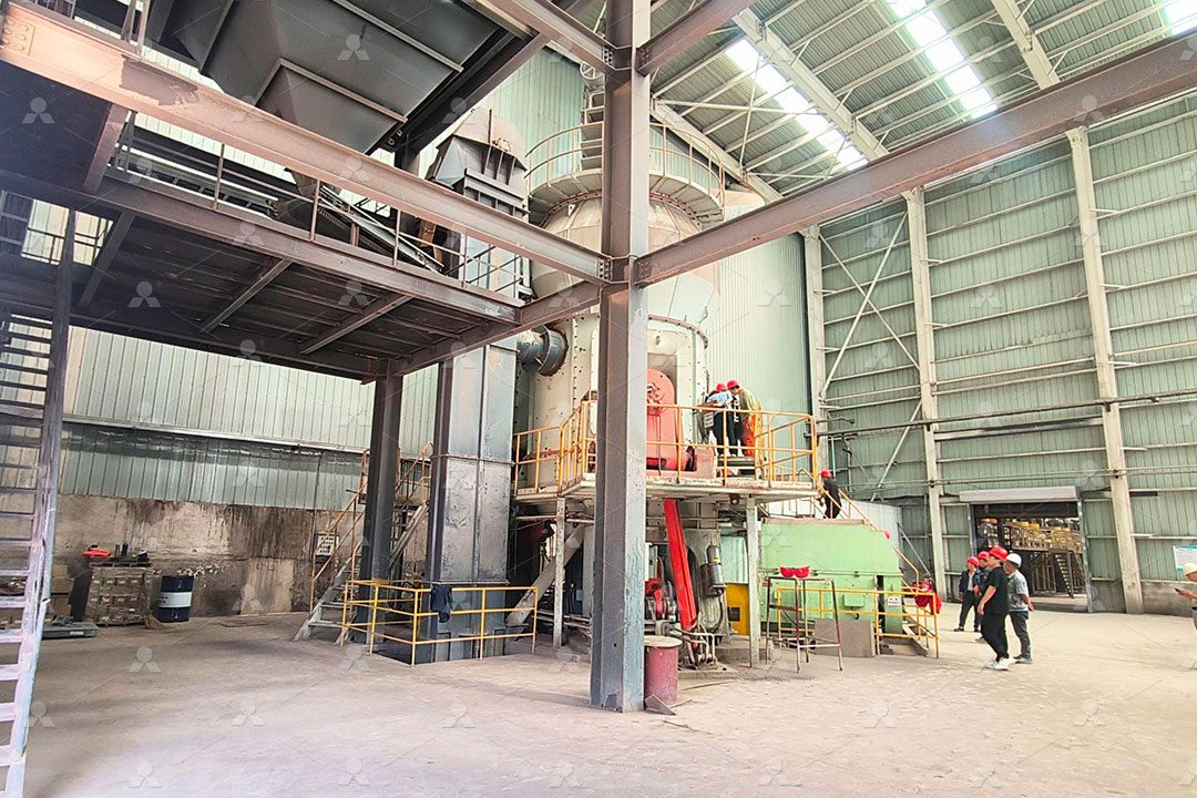 现代化煤粉制备生产线全景，包含给料、研磨、收集等工序