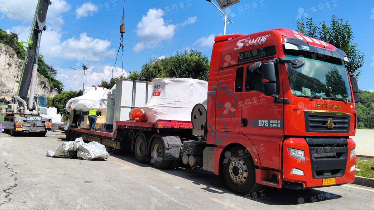 黎明重工MTW6X欧版磨设备发货装车