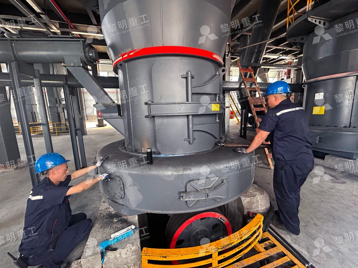 黎明重工工程师现场调试MTW145欧版磨粉机