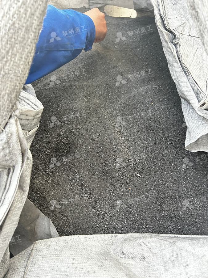 煅后石油焦粉成品装袋