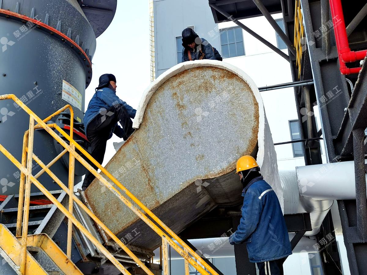 黎明重工工程师现场调试作业